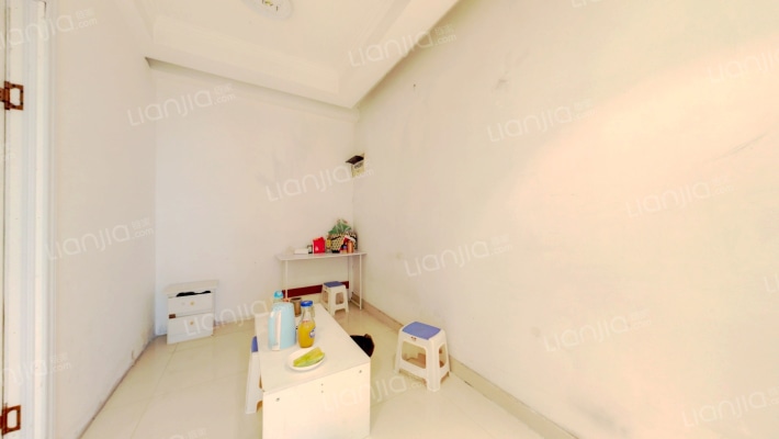 美林河畔二手房实景图