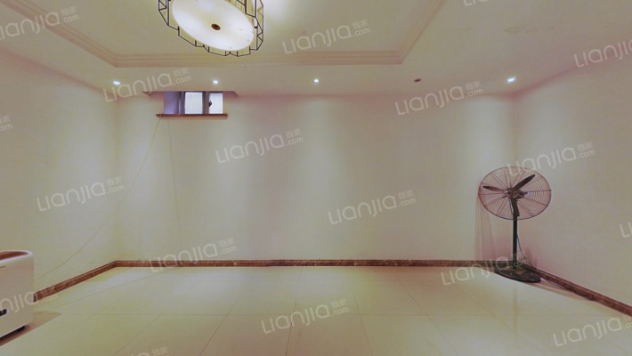 领岛别墅二手房实景图