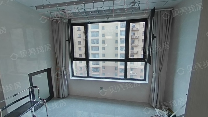 金磊凤凰城 精装两室 小区自带幼儿园 设施齐全-阳台