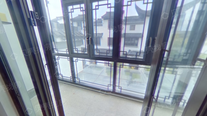 珠江桃李江南，样品房精装修，可以做到六房-阳台