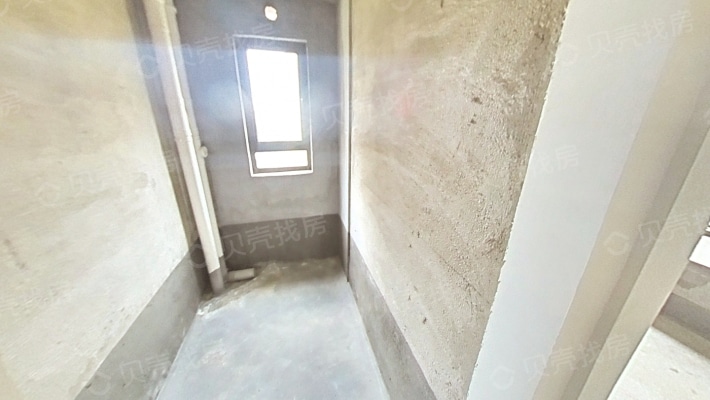 东湖一号 毛坯四房，满两年中间楼层 看房要有钥匙-卫生间