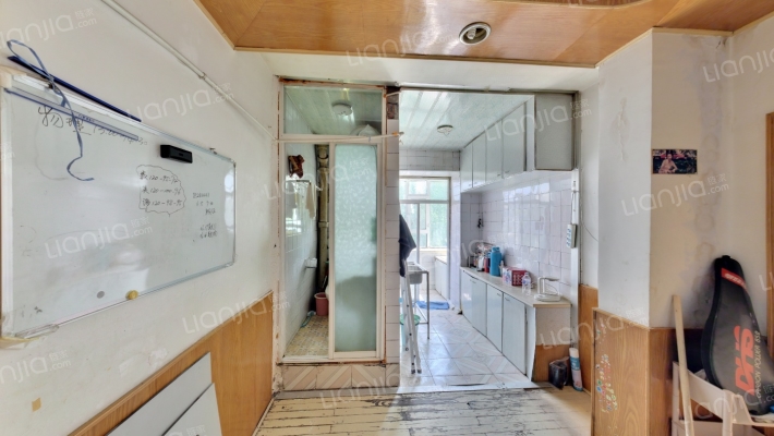 劳教所宿舍二手房实景图