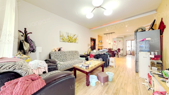 在水一方二手房实景图