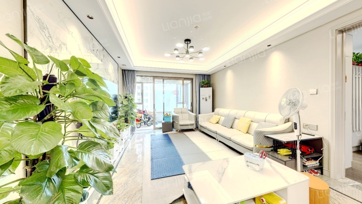 万科山河道二手房实景图