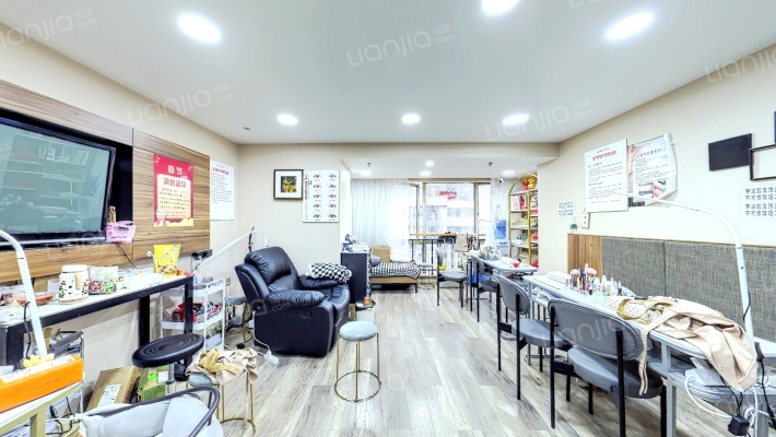 雅地天际二手房实景图