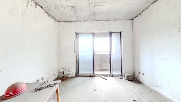 城海滨江春城二手房实景图