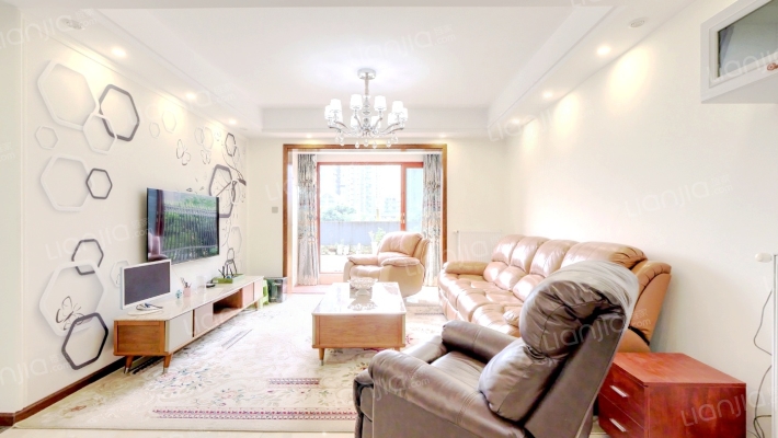 合能珍宝琥珀3期二手房实景图