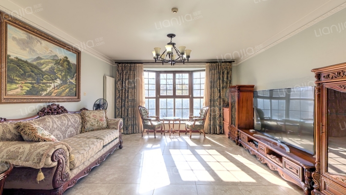 CBD国际高尔夫别墅二手房实景图