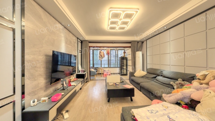 保利凤凰湾E区二手房实景图