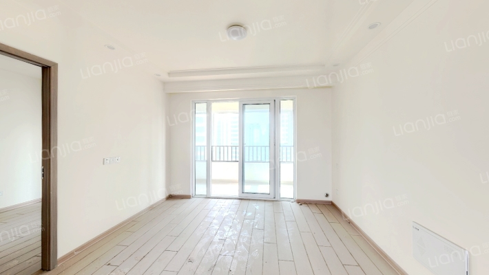 绿地柏仕公馆二手房实景图