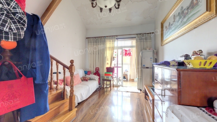 中虹华苑二手房实景图