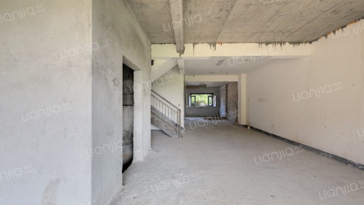 中铁水映加州二手房实景图