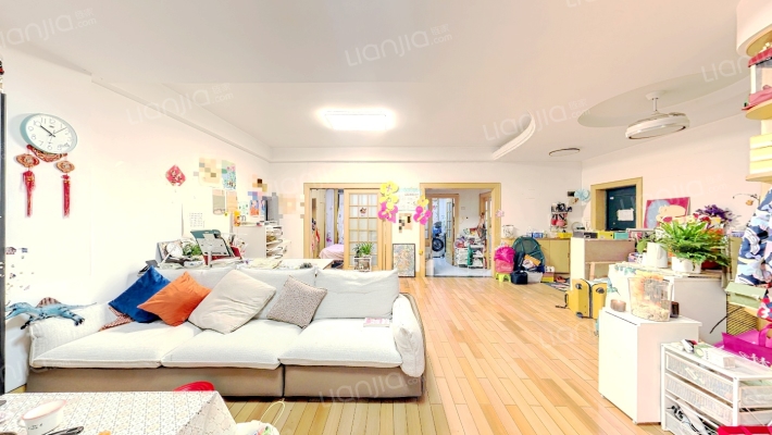 银成公寓二手房实景图