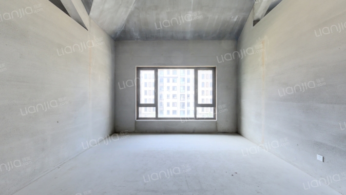 鸿玮澜山三期尊岳二手房实景图