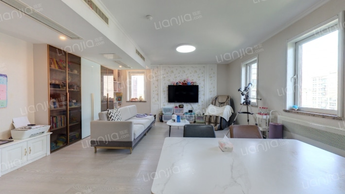 爱涛尚逸华府二手房实景图