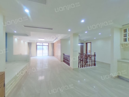 整租·绿地太湖城 4室3厅 跃层 南