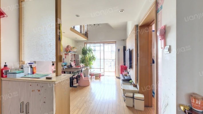 中虹华苑二手房实景图