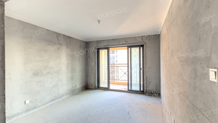 普罗旺斯小镇二手房实景图