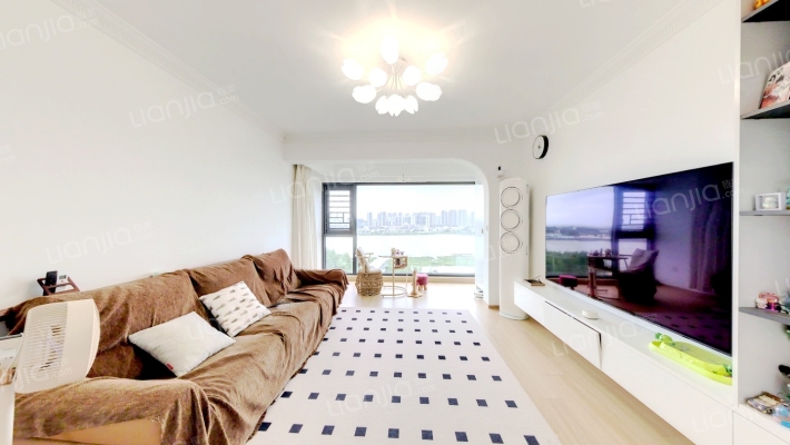 颐阳蓝湾二手房实景图