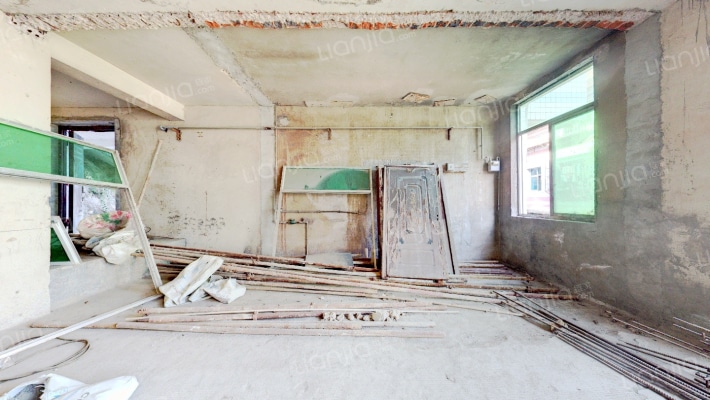 八鸽岩路115号二手房实景图