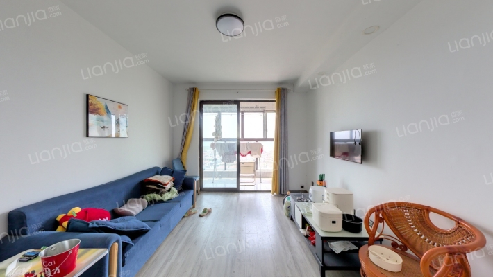 中赫玫瑰园二手房实景图