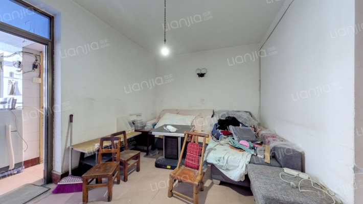 083厂宿舍二手房实景图