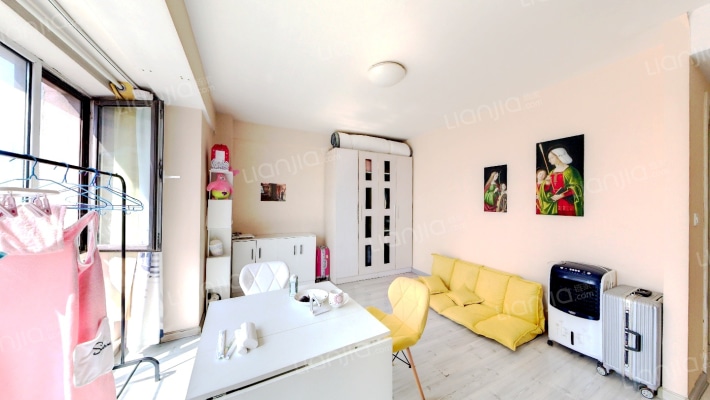 银信国际公寓二手房实景图