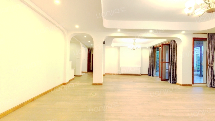 麓山国际圣芭芭拉二手房实景图