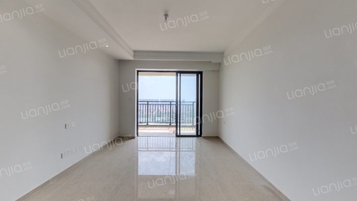 卓越海畔山二手房实景图