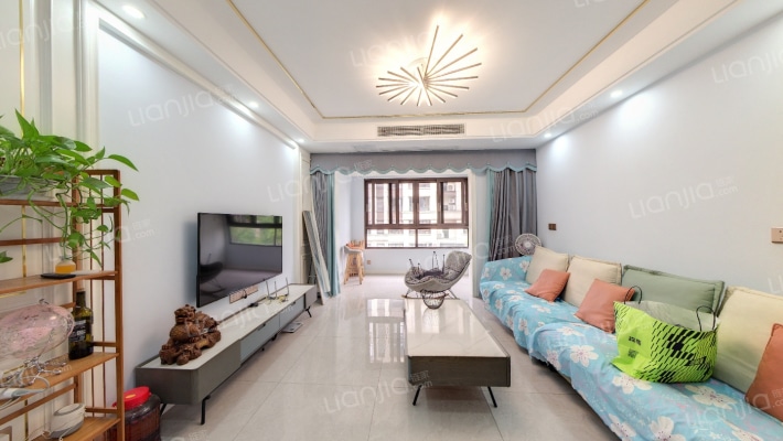 保利金香槟二手房实景图