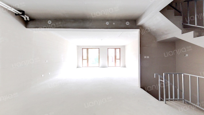 伟峰东域B区二手房实景图