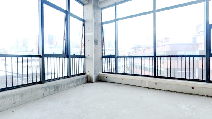 融创玖玺台二手房实景图