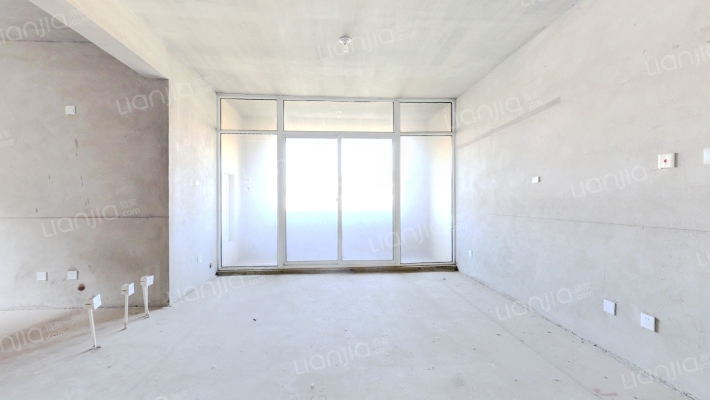 桦林彩雲城二手房实景图