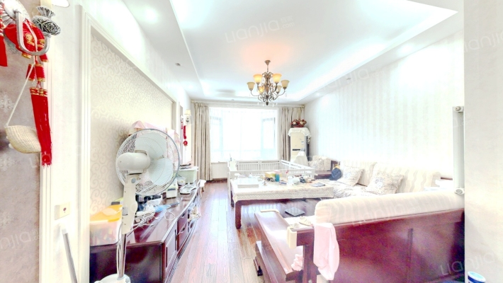 第一大街逸水湾二手房实景图