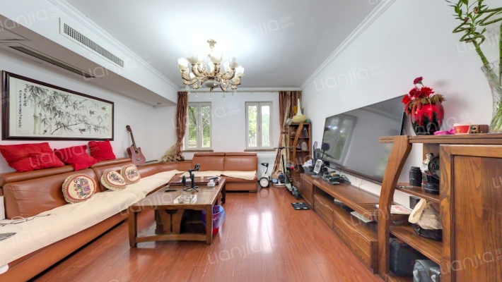 爱涛尚逸华府二手房实景图