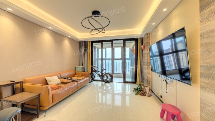 雅居乐滨江国际三四期二手房实景图