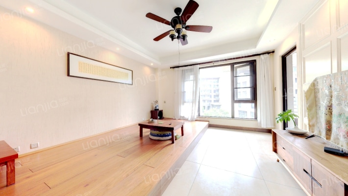 麓山国际茵特拉肯B区二手房实景图