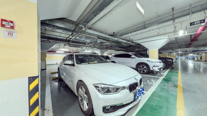 领秀翡翠山A区二手房实景图