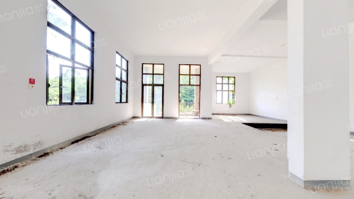 远洋城鎏金山别墅二手房实景图