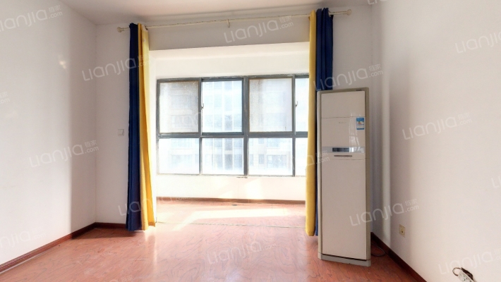 御龙国际二手房实景图