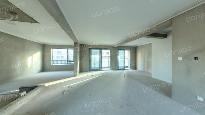 卓越维港二手房实景图