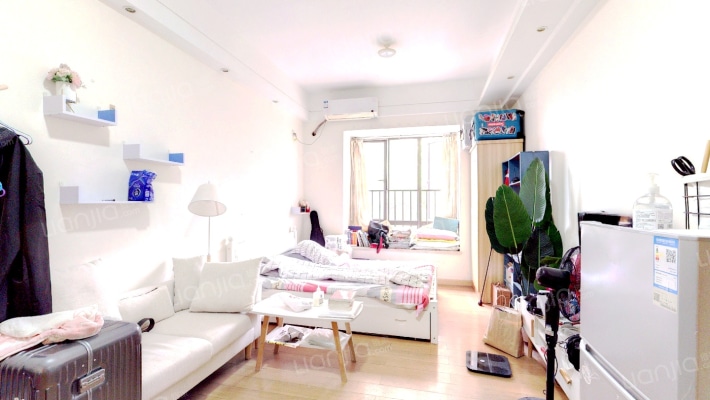 保利高尔夫郡水晶宫寓二手房实景图