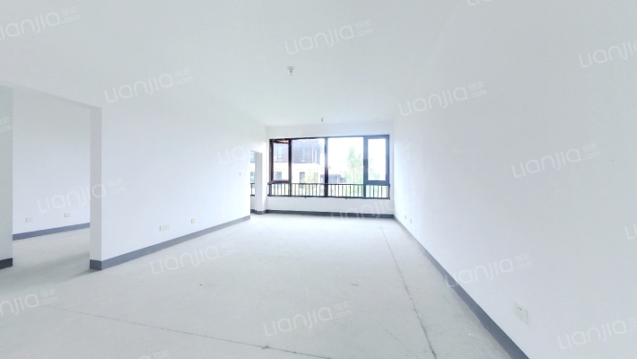 绿城晓风湖畔二手房实景图