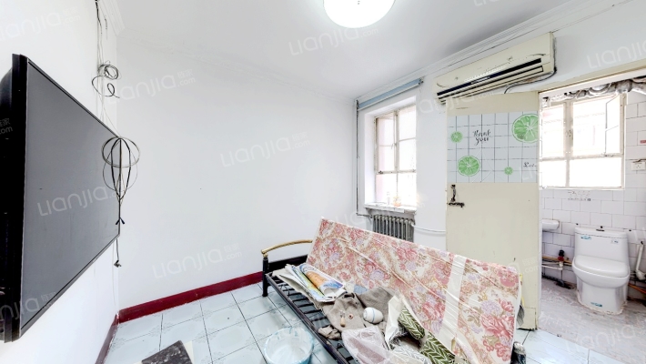 昆明路244号院二手房实景图