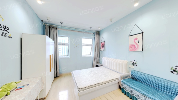 铂顿国际公寓二手房实景图