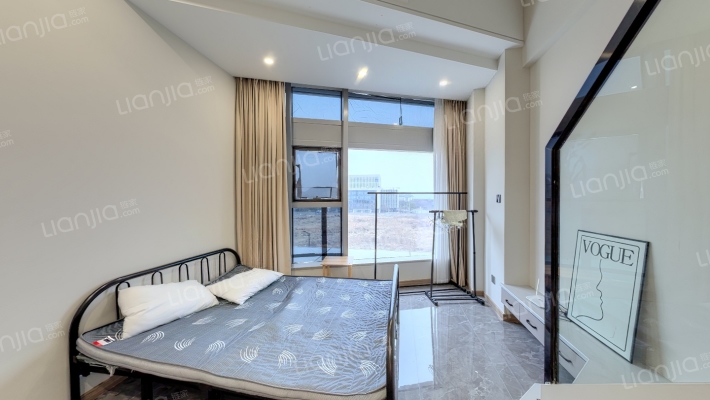 江畔铭座二手房实景图