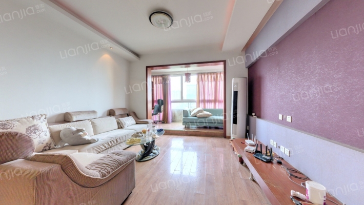 滨江河畔二手房实景图