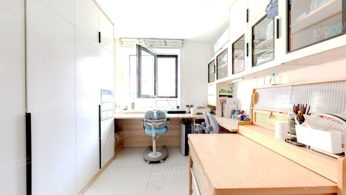 服务楼二手房实景图