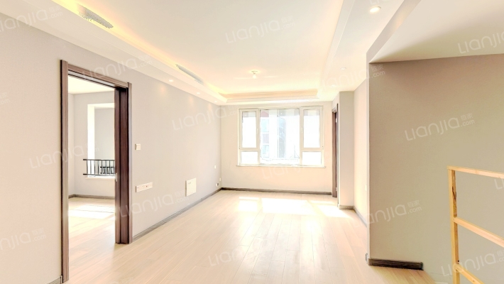 万科翡翠四季C1区二手房实景图