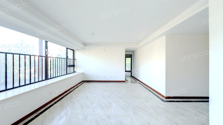 绿地海湾繁海苑二手房实景图